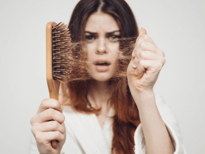 علت ریزش مو چیست و راهکار های درمان آن